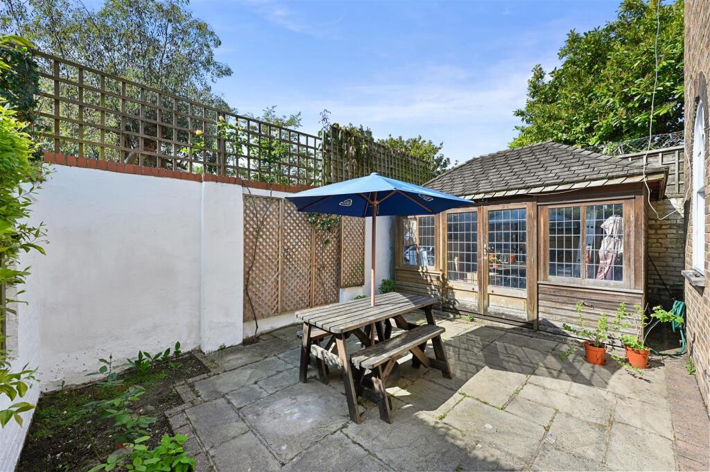 Black Lion Mews - GardenA3 (1).JPG