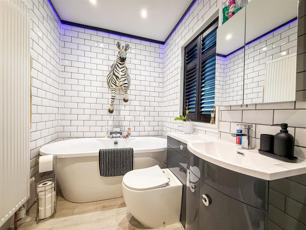 FAMILY BATHROOM