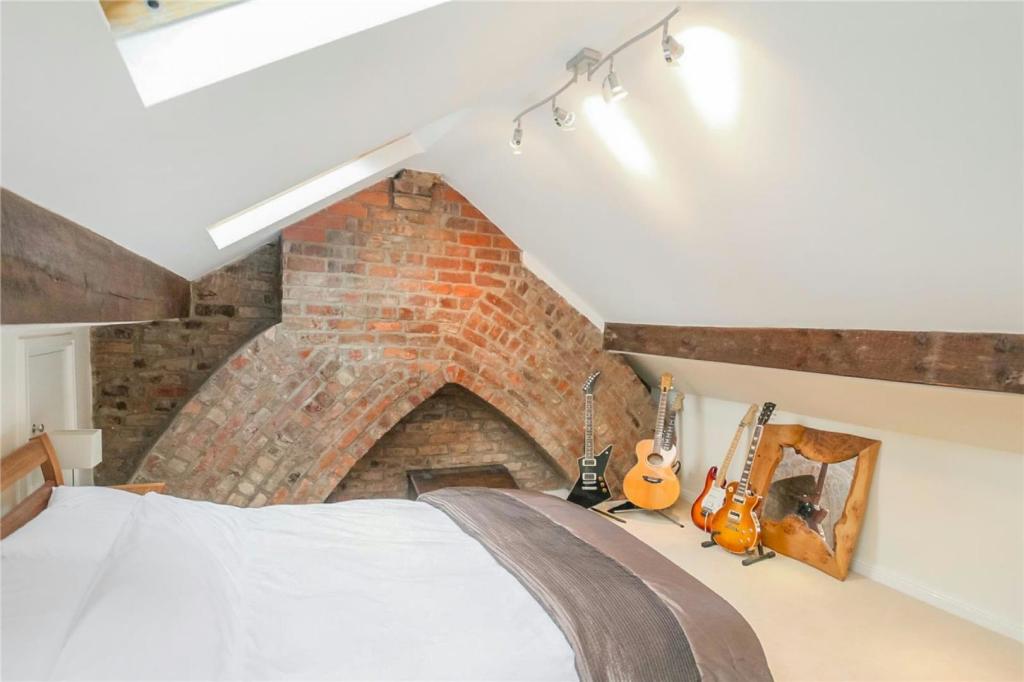 Guest Bedroom 4