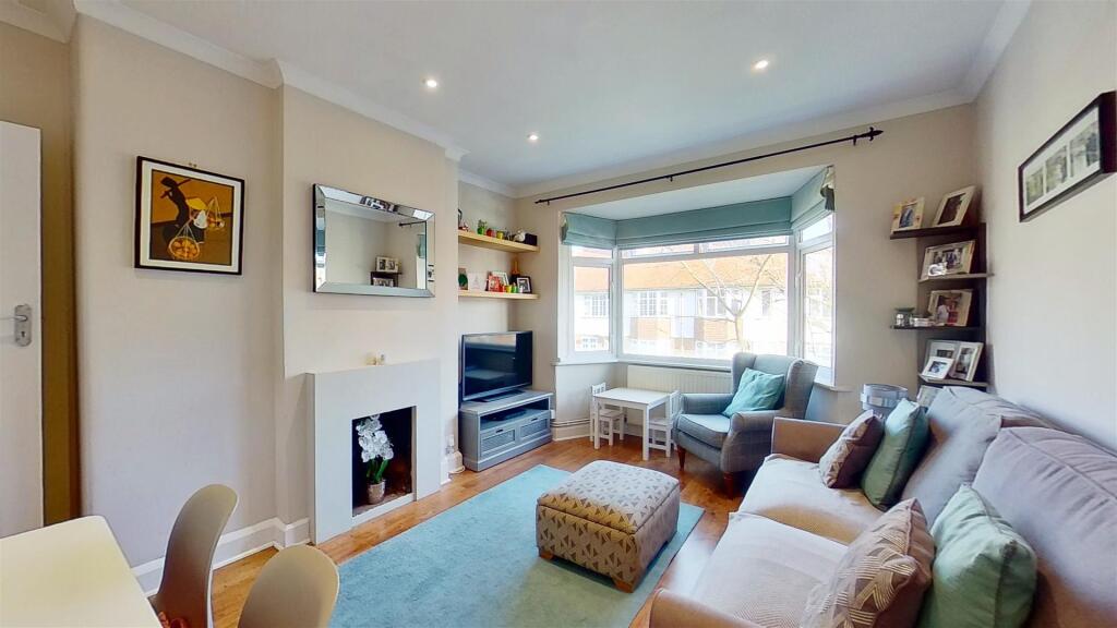 Godley-Road-Earlsfield-SW18-12172020_222414.jpg