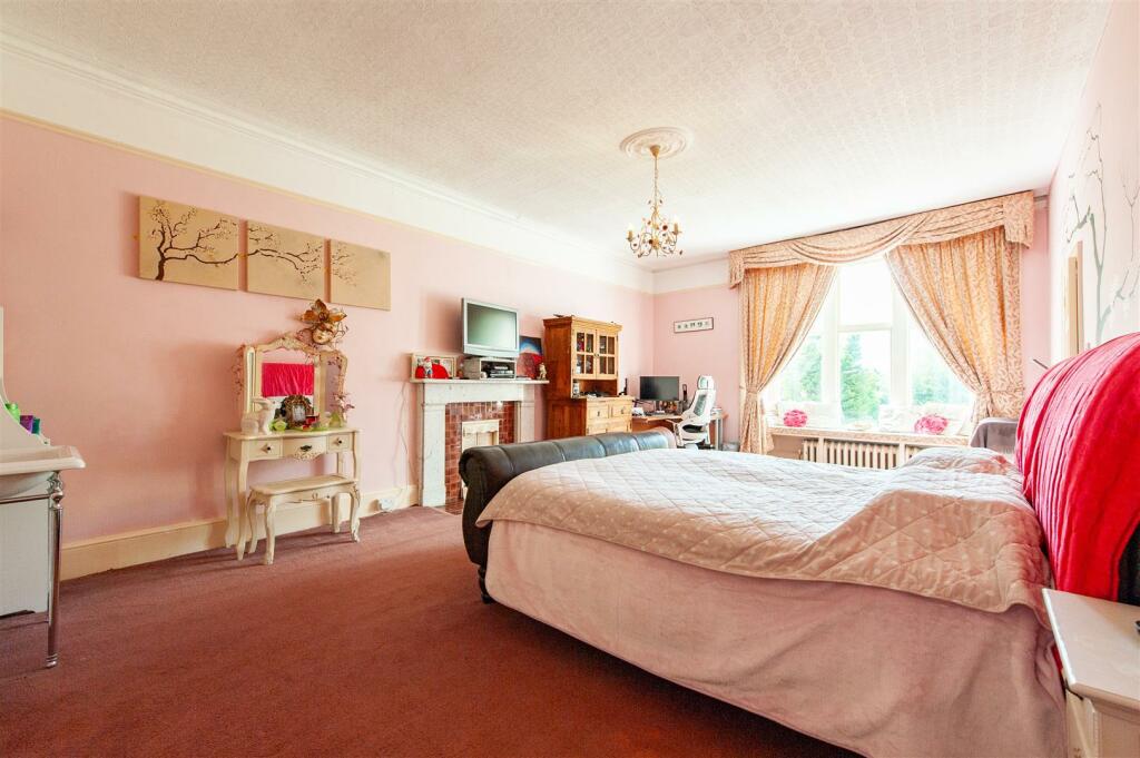 Bedroom 1.jpg