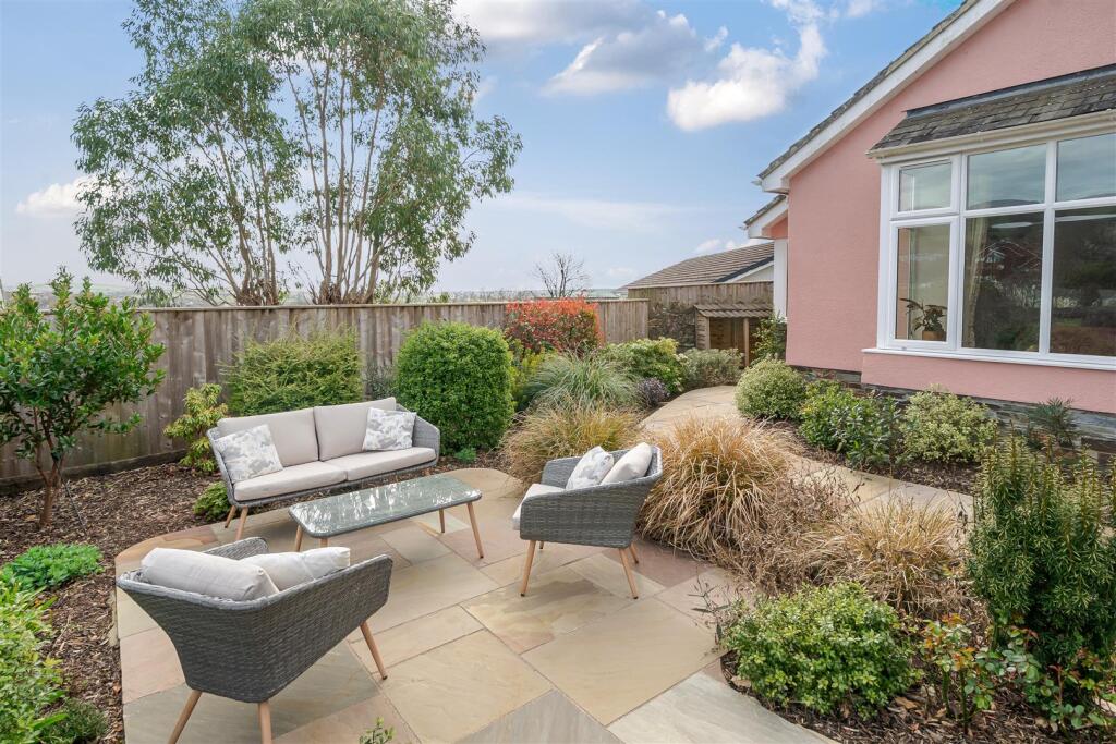 High Copse Garden Seatingn.jpg