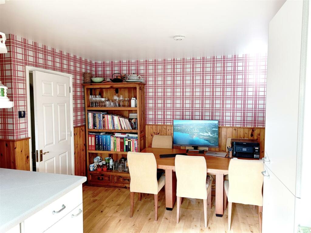 Kitchen 3.jpg