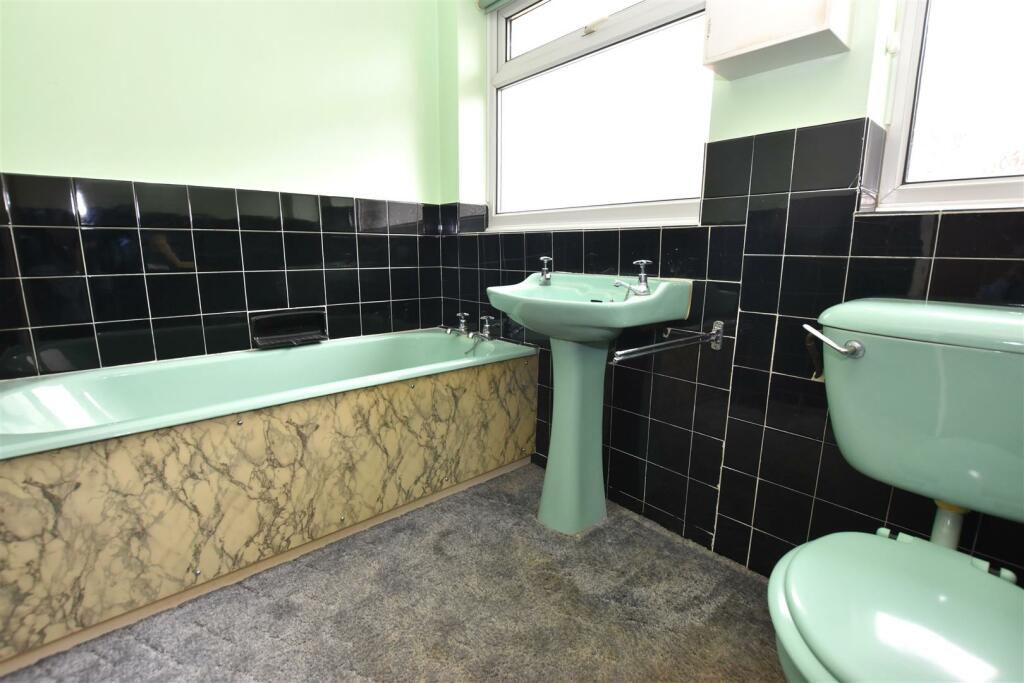 Bathroom.JPG
