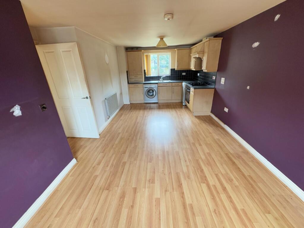 OPEN PLAN LOUNGE/KITCHEN