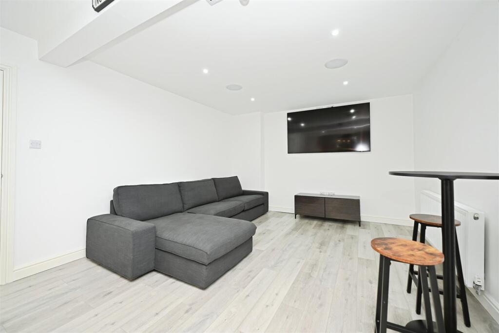 Bar/Games Room
