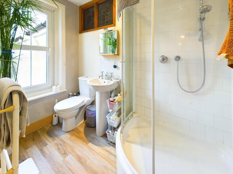 EN-SUITE SHOWER ROOM