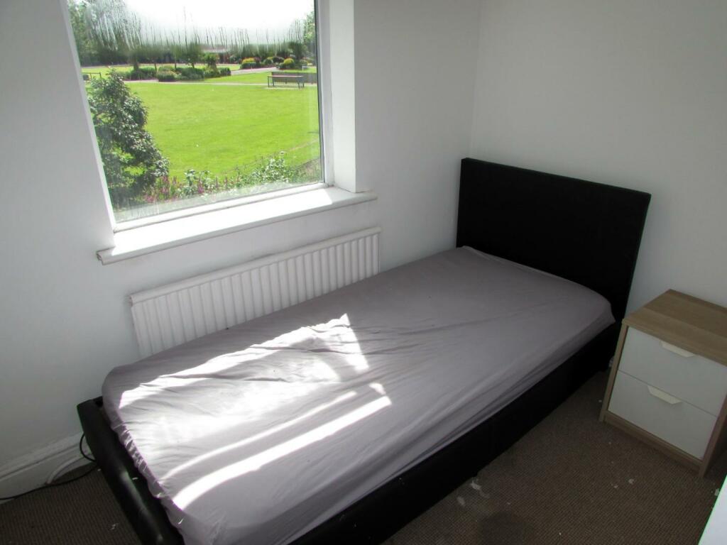 GraftonSt70bed3.JPG