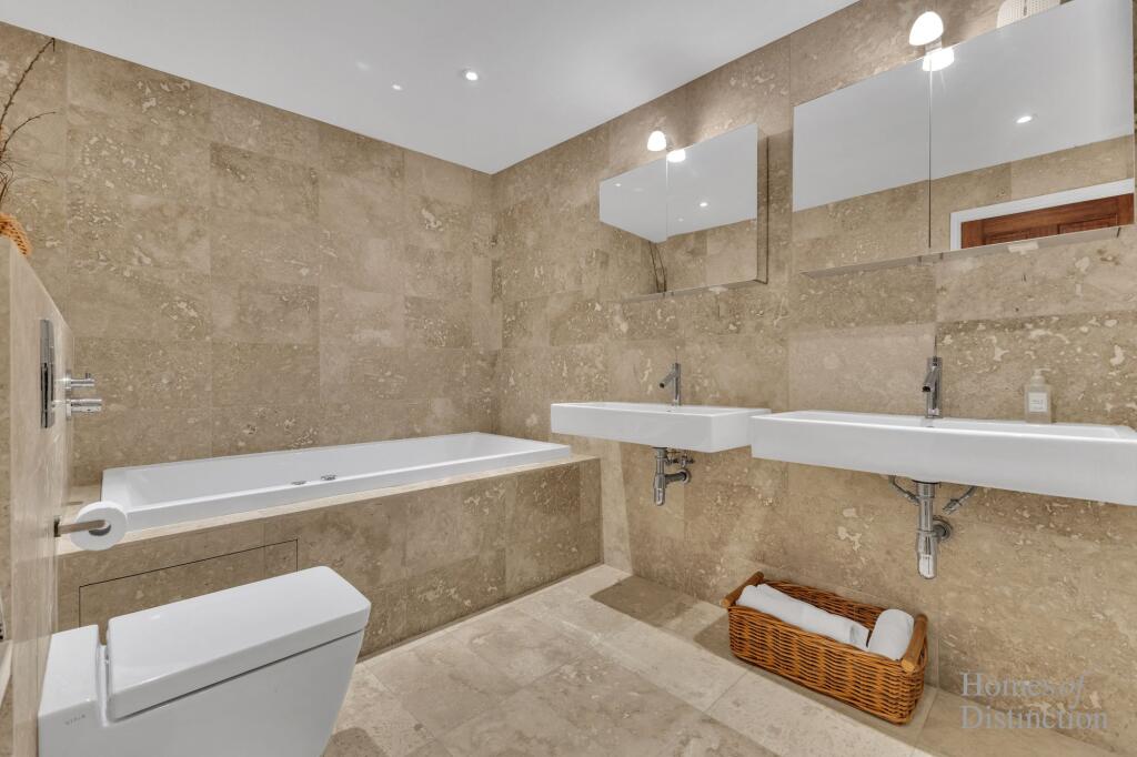 Coach House - Bathroom