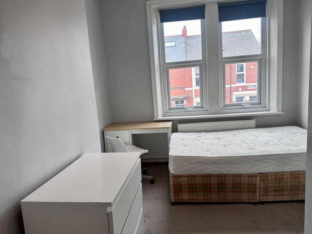 Bed 4.jpg