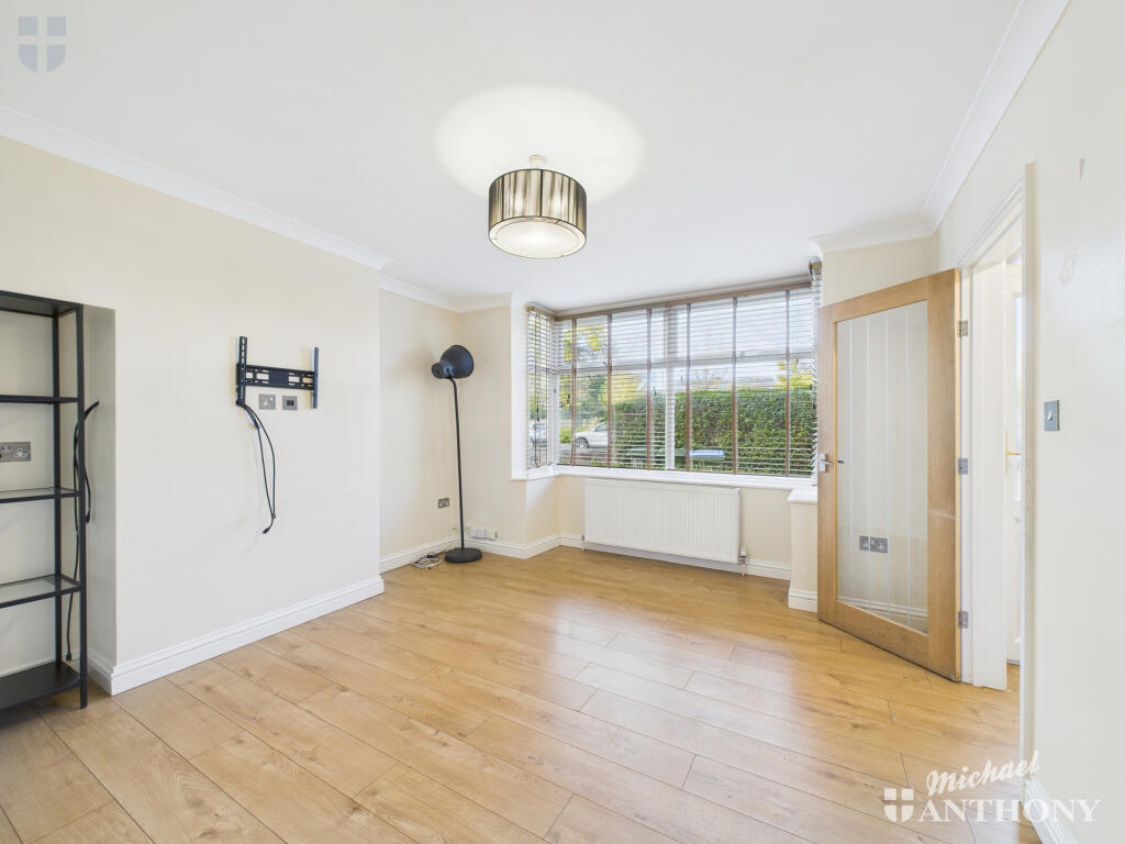 CAM03218G0-PR0810-STILL014