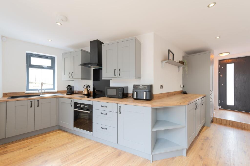 OPEN PLAN KITCHEN, DINER AND LIVING ROOM