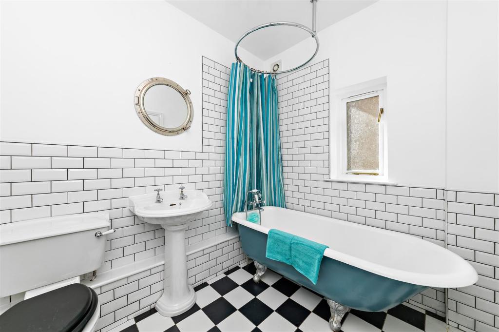 HOUSE BATHROOM