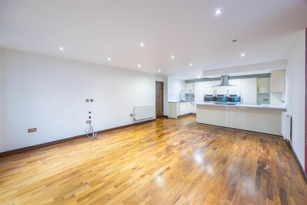 Lounge/Kitchen