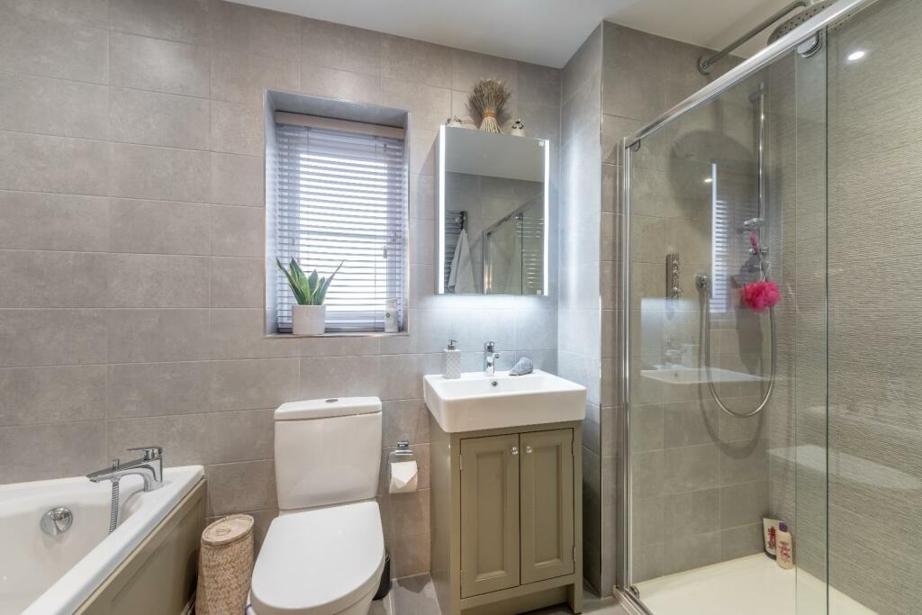 2 Bluebell Close-033.jpg