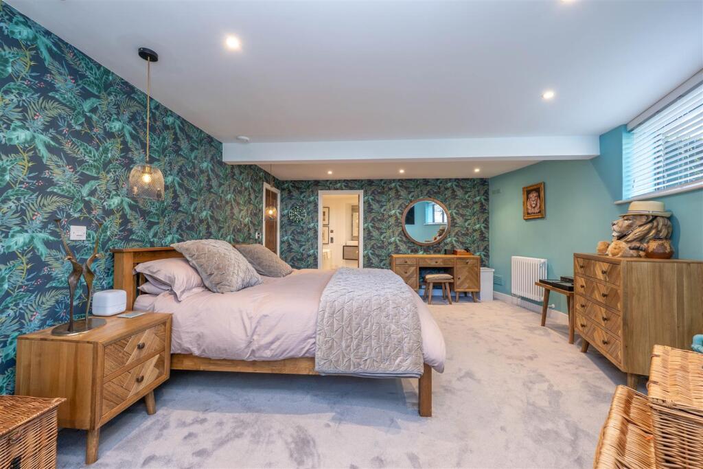 Main Bedroom (LOWER GROUND FLOOR)