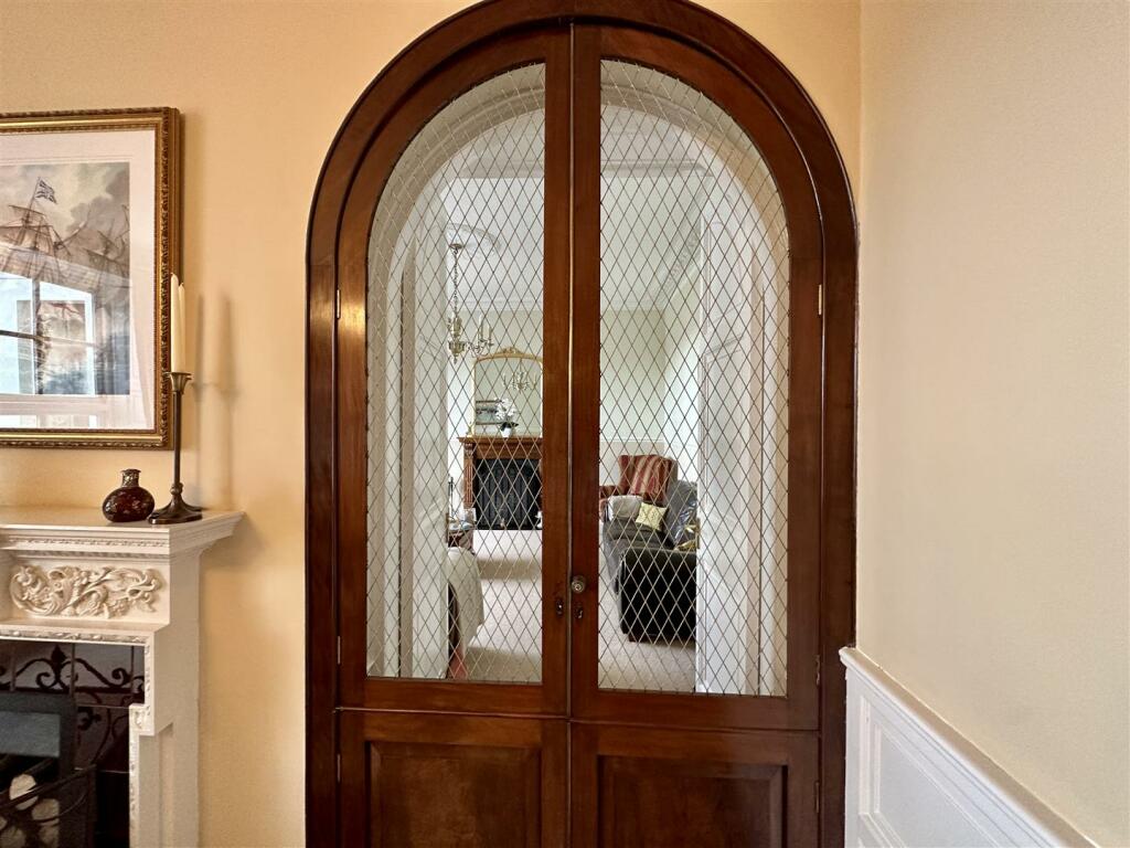 DINING ROOM.jpeg