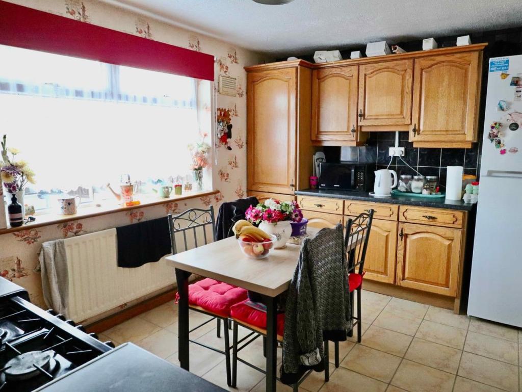 Modern Breakfast kitchen (rear)