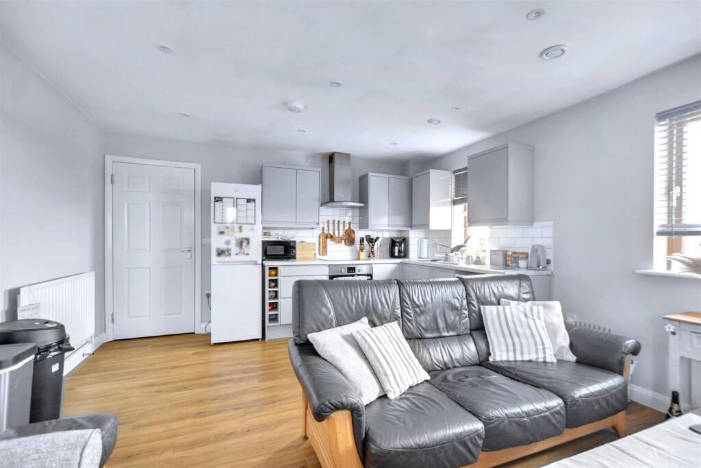 Living Kitchen_3.jpeg