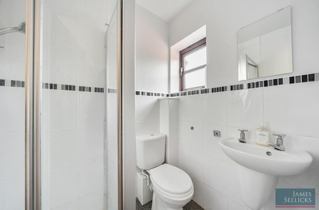 Annnexe ensuite shower room