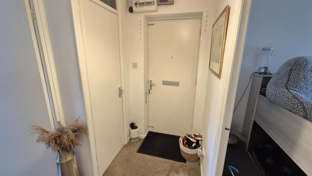 WB Lettings 47 Eeklo Place Newbury RG14 2 bed 1 ba
