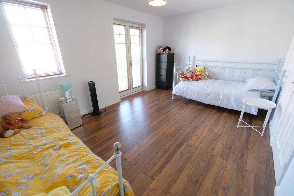 BEDROOM 2