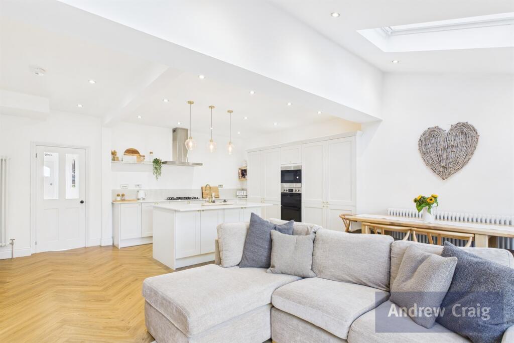 Kitchen/Living/SunRo