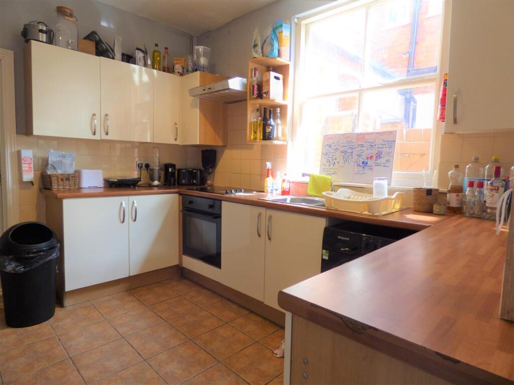 KITCHEN &amp; DINER