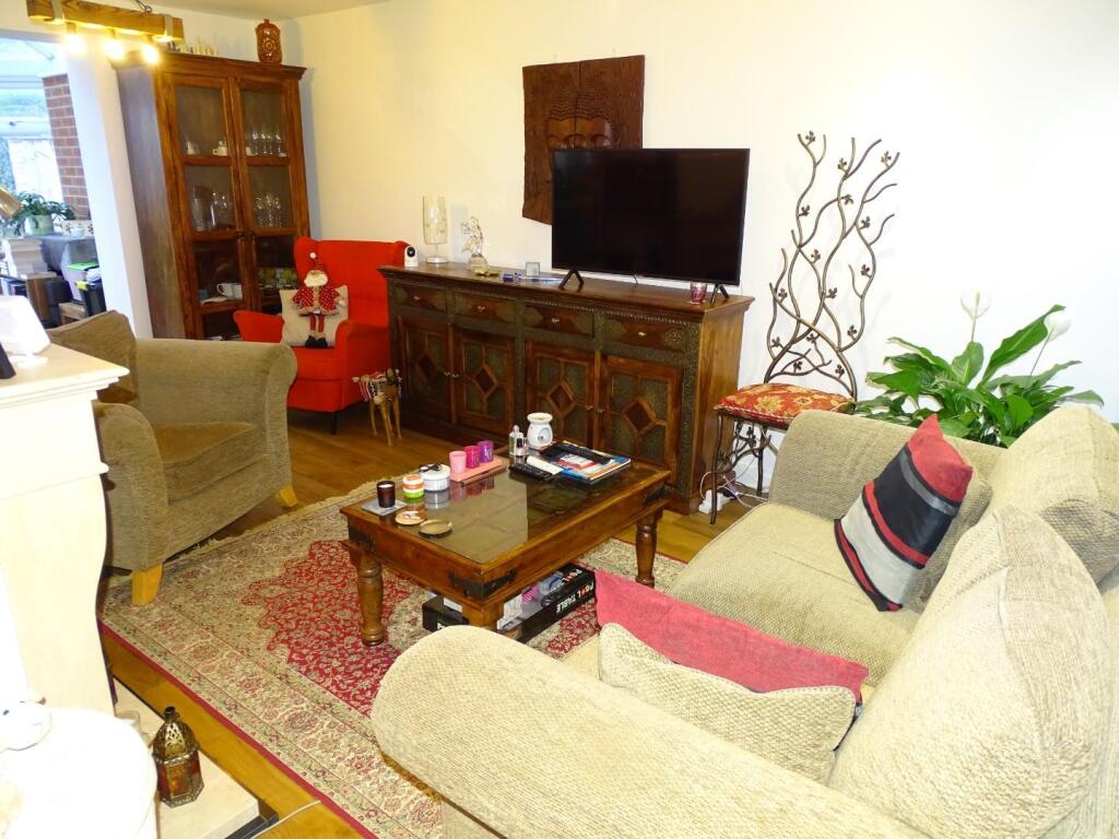LOUNGE/DINER