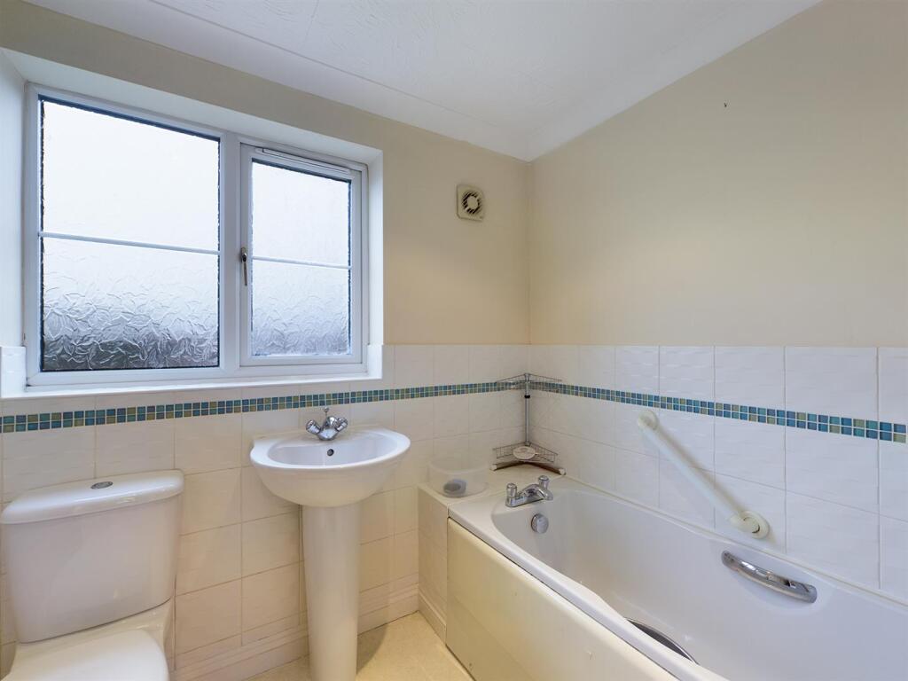 7 Vicarage Gardens NEW Jan 2021 (5).jpg