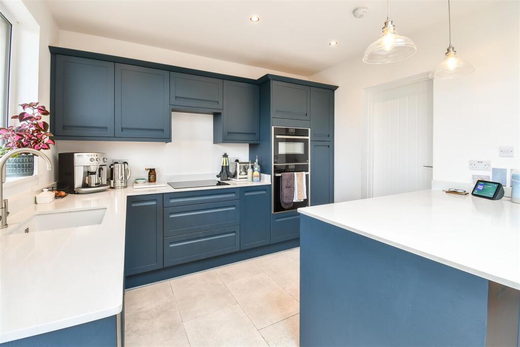 Kitchen / Dining