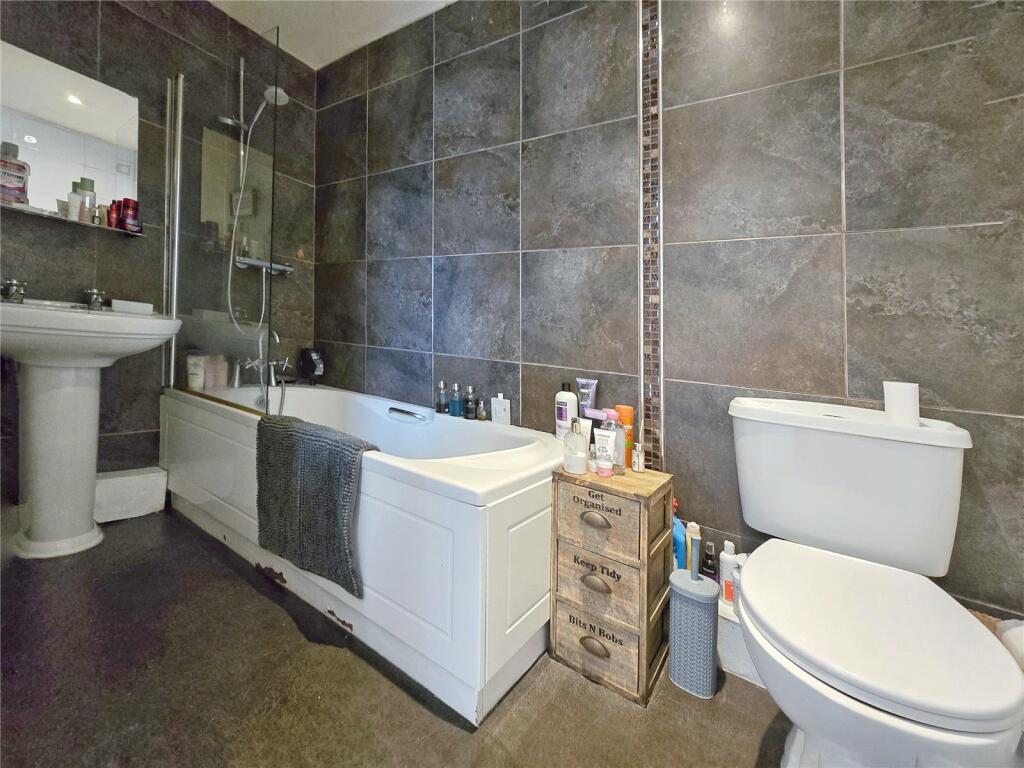 En-Suite Bathroom