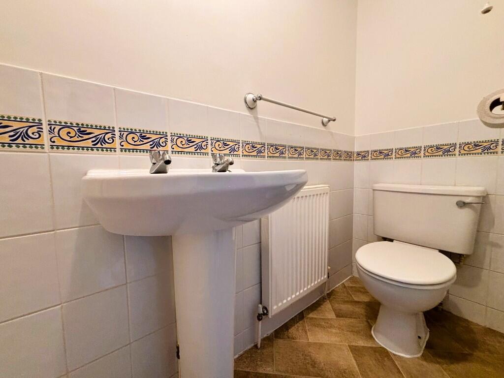 En-suite (bed 1)