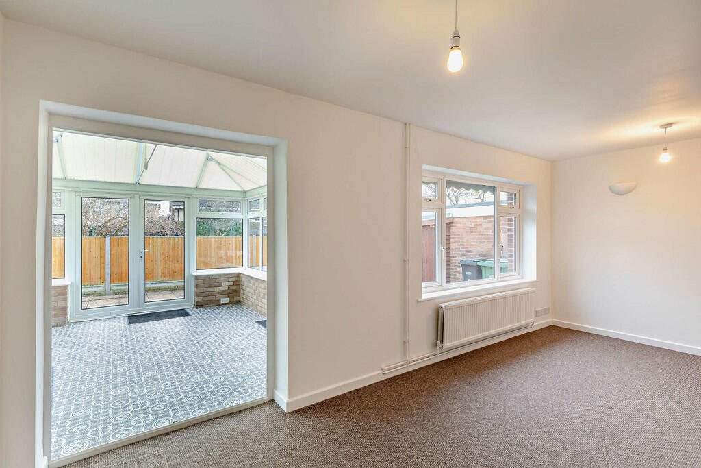 8630413-interior0...