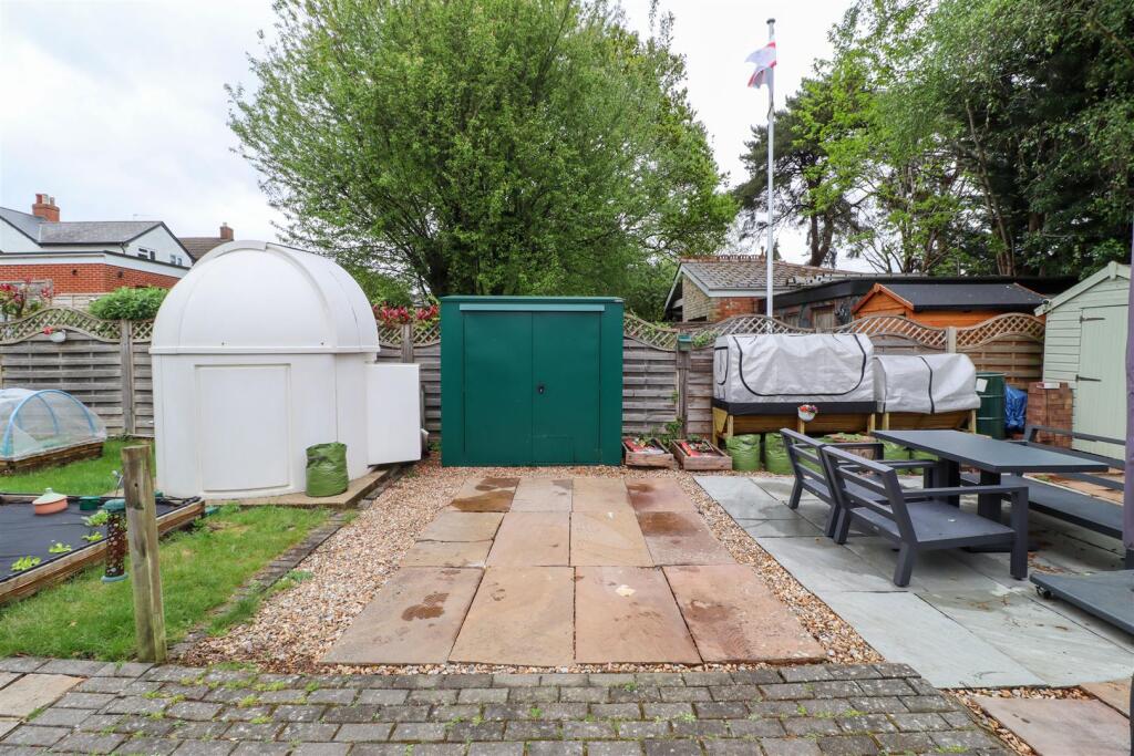 Garden &amp; Parking