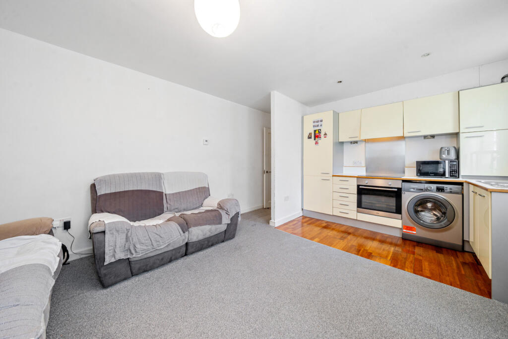 1302612-3-683d903...