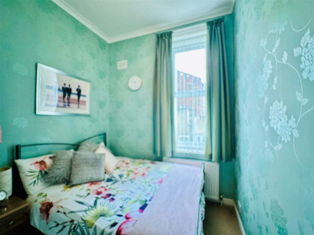 bed 2.jpg