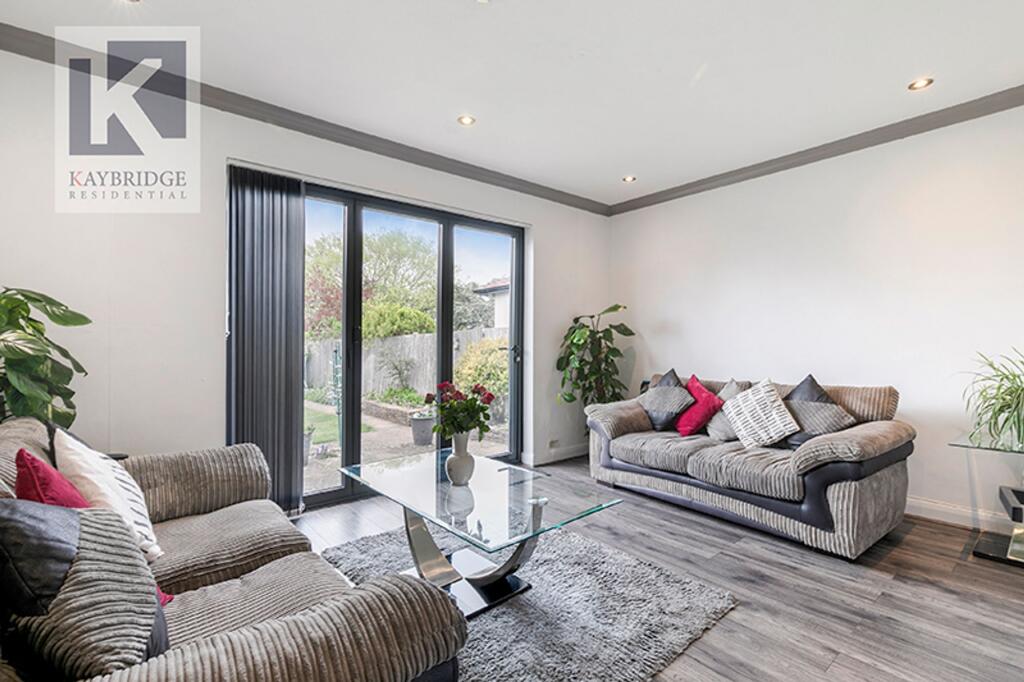 St. Clair Drive, Worcester Park - KT4 8UE