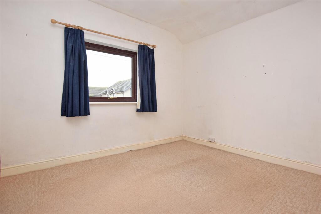 Bedroom 2.JPG