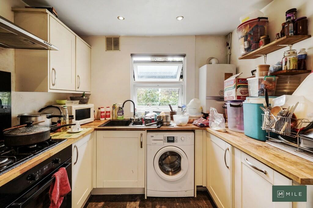 36b Casselden Roa...