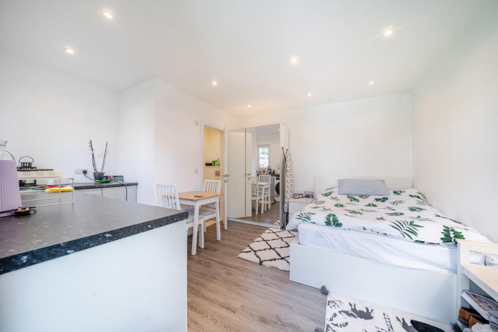 1305643-18-684adc...