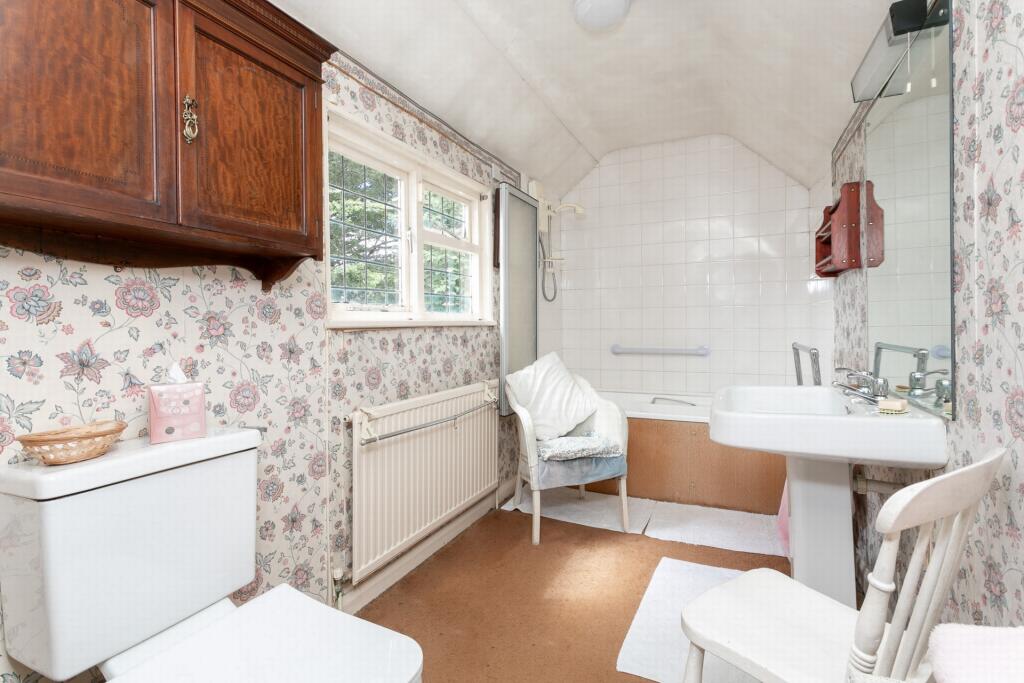En-suite bathroom