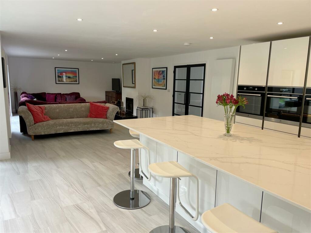 Kitch - Fam - Sitt 1.JPG