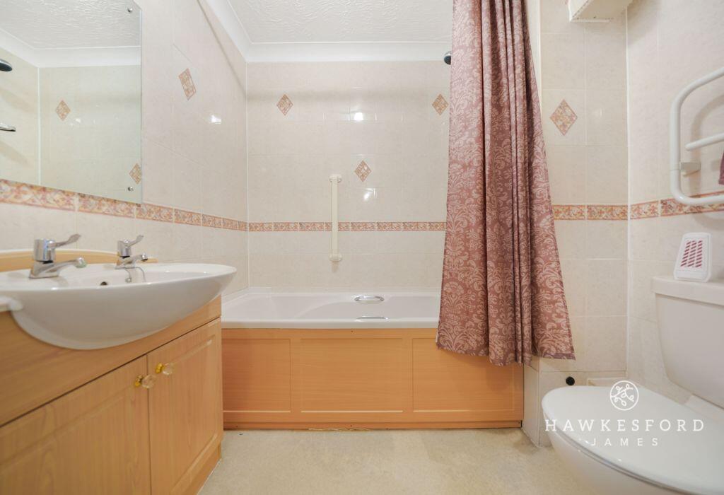 Riverbourne Court, Sittingbourne - Bathroom