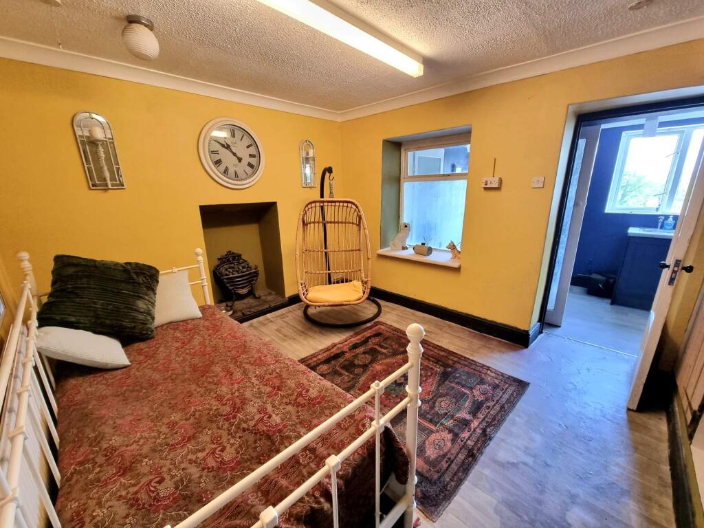 Reception Room/Bedroom