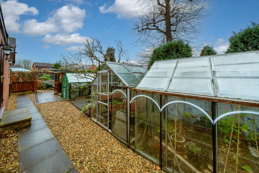 SIDE GARDEN