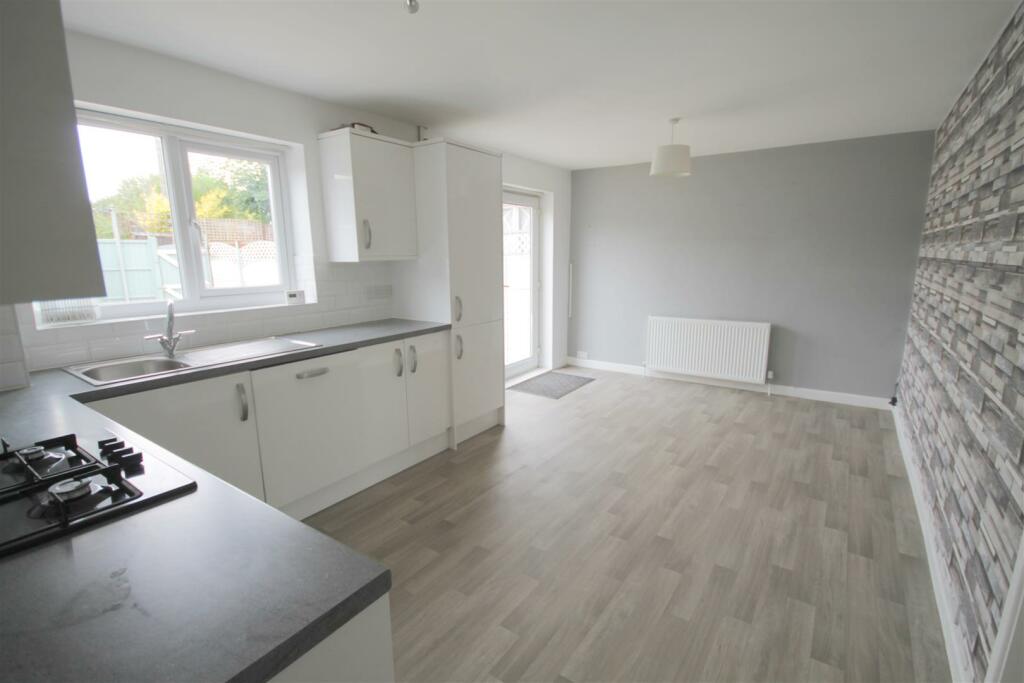 Kitchen 2.JPG