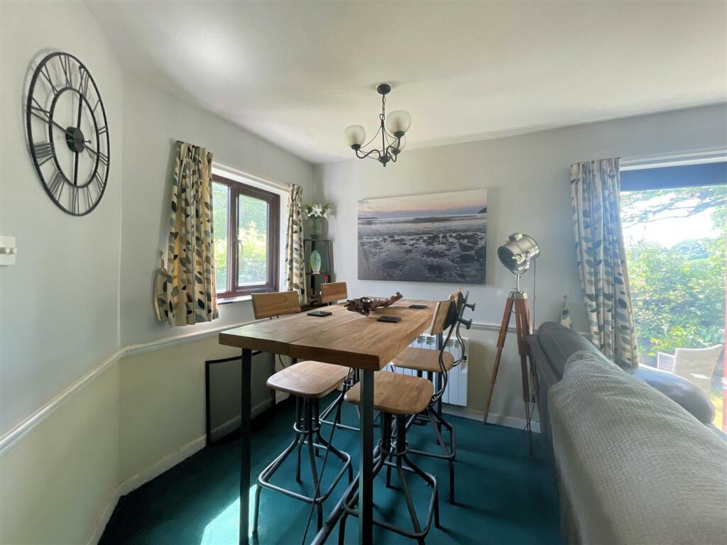 dining room .jpg