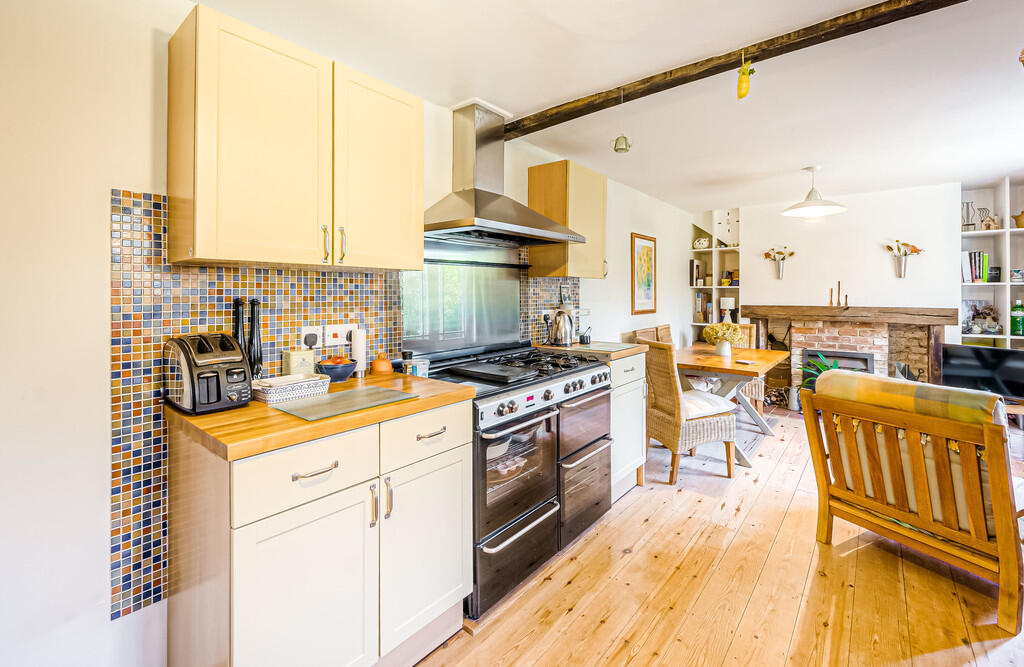 Kitchen/dining ro...