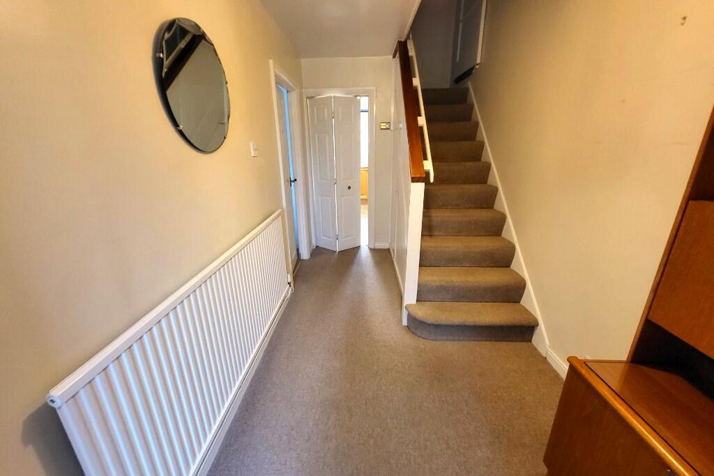 17' Entrance Hall
